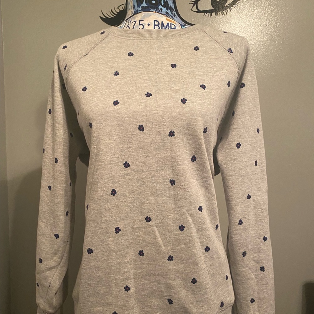 Grey sweater with split side seems and mini flowers